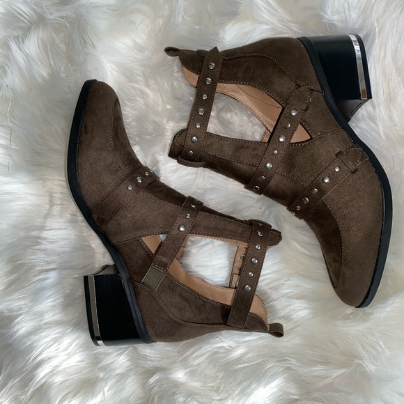 🔥 Brand New Ankle Block Heel Booties w/ Studs NWOT🔥 - Picture 3 of 6